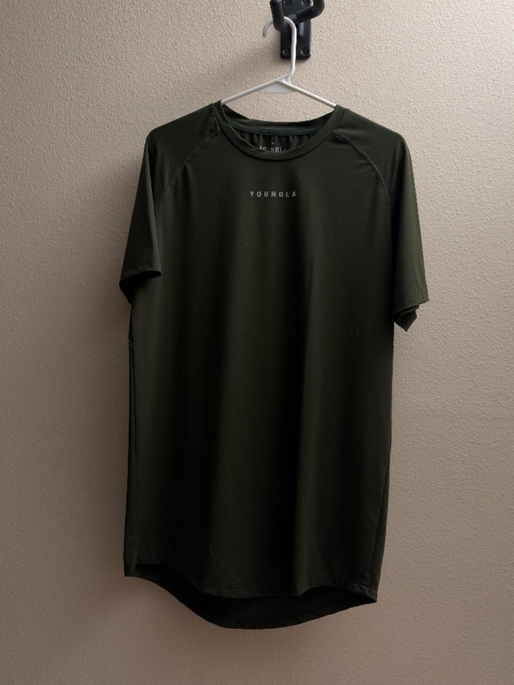YOUNGLA FITTED PERFORMANCE SHIRT